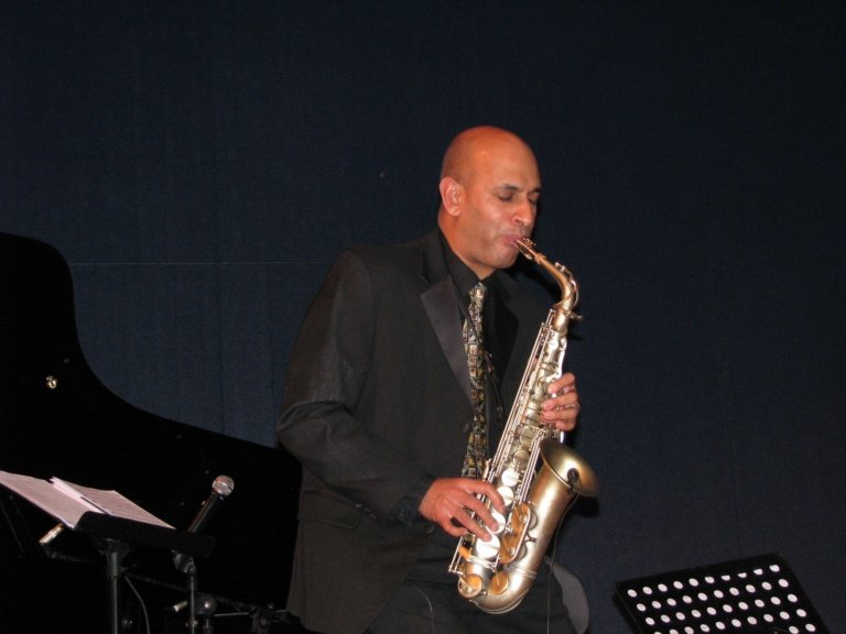 Karendra Devroop (2)_m