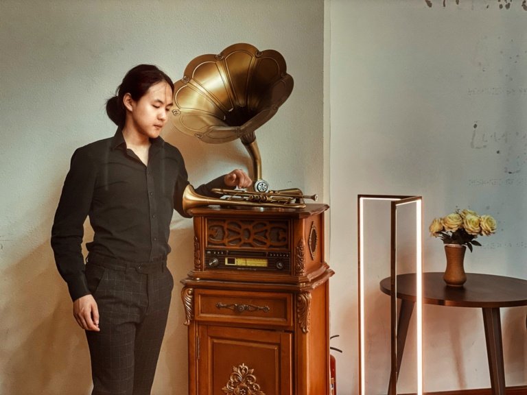 {"ARInfo":{"IsUseAR":false},"Version":"1.0.0","MakeupInfo":{"IsUseMakeup":false},"FaceliftInfo":{"IsChangeEyeLift":false,"IsChangeFacelift":false,"IsChangePostureLift":false,"IsChangeNose":false,"IsChangeFaceChin":false,"IsChangeMouth":false,"IsChangeThinFace":true},"BeautyInfo":{"SwitchMedicatedAcne":false,"IsAIBeauty":false,"IsBrightEyes":false,"IsSharpen":false,"IsOldBeauty":false,"IsReduceBlackEyes":false},"HandlerInfo":{"AppName":2},"FilterInfo":{"IsUseFilter":false}}