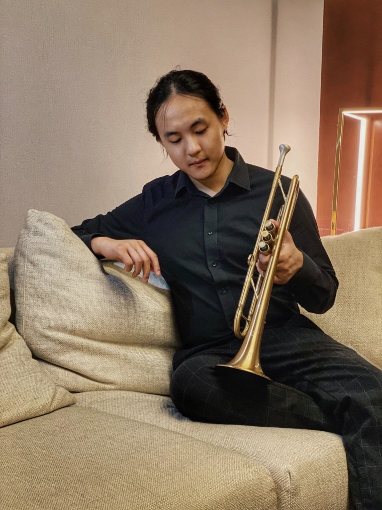 {"ARInfo":{"IsUseAR":false},"Version":"1.0.0","MakeupInfo":{"IsUseMakeup":false},"FaceliftInfo":{"IsChangeEyeLift":false,"IsChangeFacelift":false,"IsChangePostureLift":false,"IsChangeNose":false,"IsChangeFaceChin":false,"IsChangeMouth":false,"IsChangeThinFace":true},"BeautyInfo":{"SwitchMedicatedAcne":false,"IsAIBeauty":false,"IsBrightEyes":false,"IsSharpen":false,"IsOldBeauty":false,"IsReduceBlackEyes":false},"HandlerInfo":{"AppName":2},"FilterInfo":{"IsUseFilter":false}}