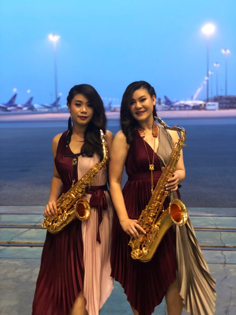 Saxpackgirl_m_6